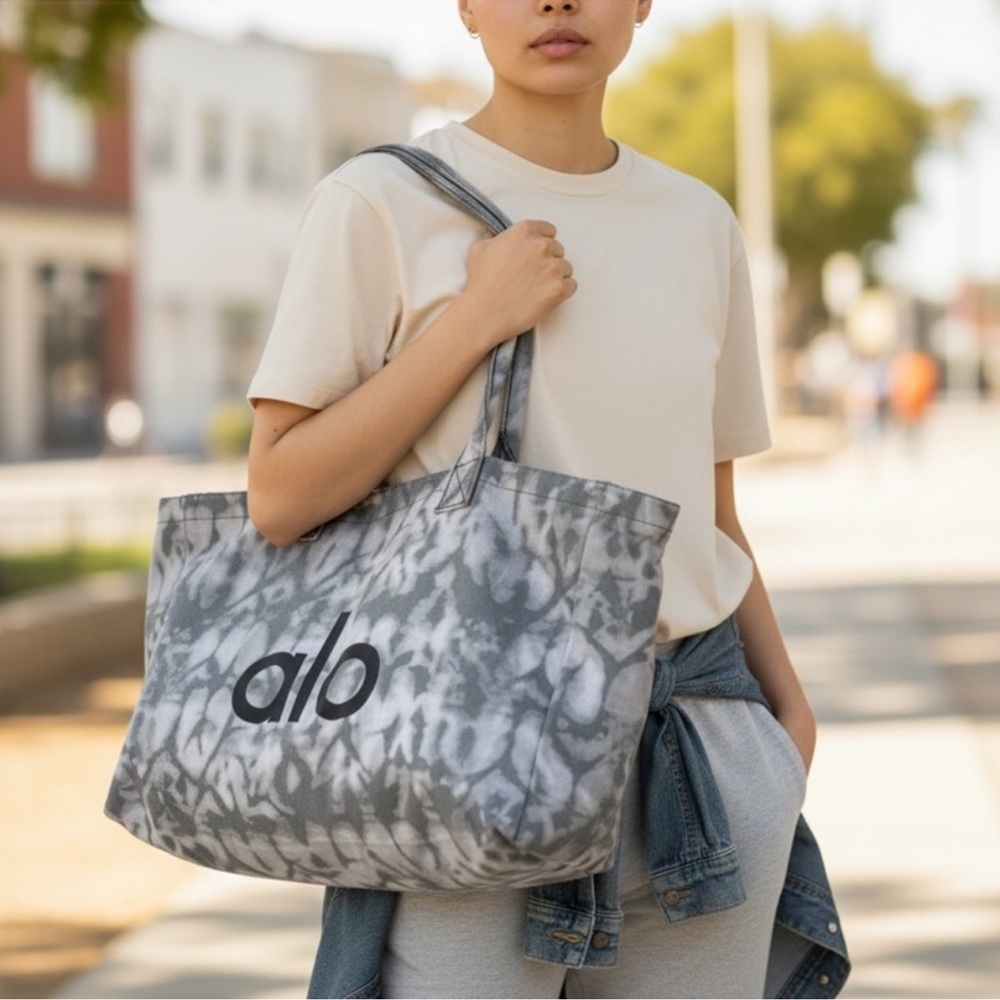 ALO YOGA ICONIC GREY TIE DYE CANVAS OVERSIZED SHOPPER TOTE **NWT** - Picture 12 of 16